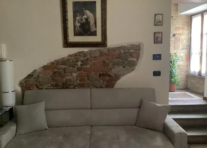 Holiday House Antica Dimora Soggiorni In Langa Centro Storico La Morra